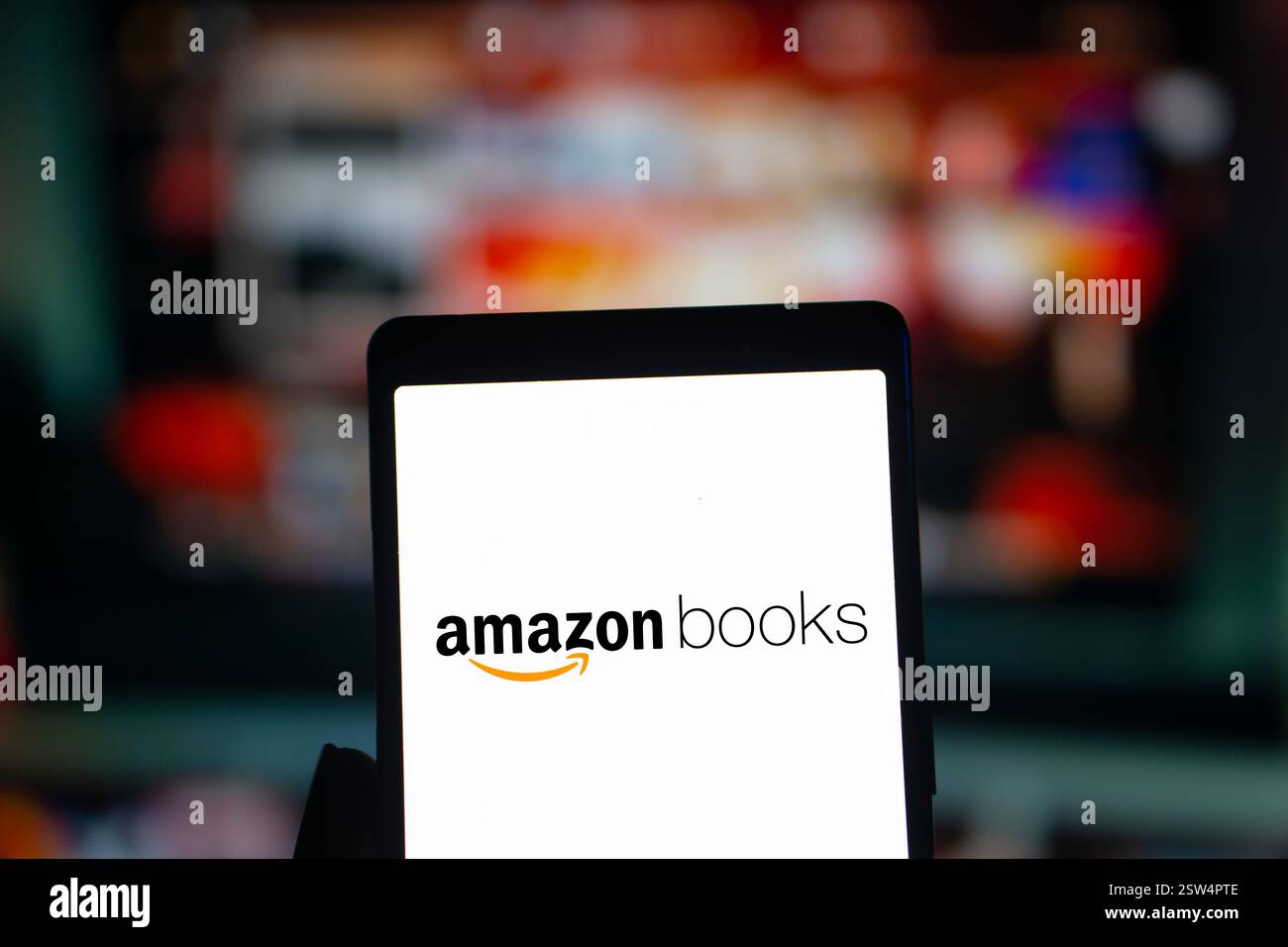 Dhaka, Bangladesch- 25. September 2024: Das Amazon Books Logo wird auf dem Smartphone angezeigt. Stockfoto