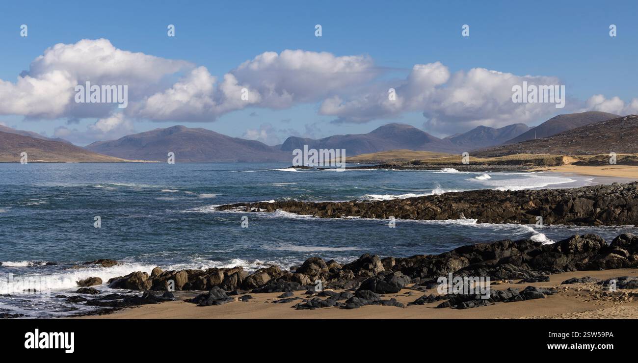 Der Sound of Taransay mit den Hügeln von North Harris. Isle of Harris, Äußere Hebriden, Schottland Stockfoto