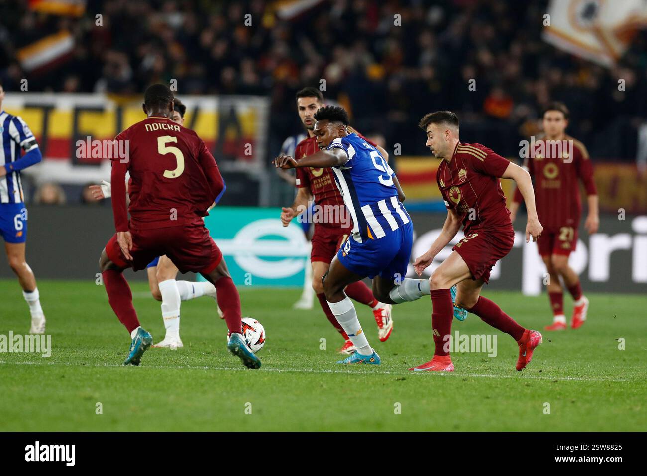 Rom, Latium, Italien. Februar 2025. Portos Samu während des UEFA Europa League 2024/25 Knockout Playoff PhaseLeg 2 Spiels zwischen AS Roma und FC Porto am 20. Februar 2025 im Stadio Olimpico in Rom, Italien (Foto: © Ciro de Luca/ZUMA Press Wire) NUR ZUR REDAKTIONELLEN VERWENDUNG! Nicht für kommerzielle ZWECKE! Stockfoto