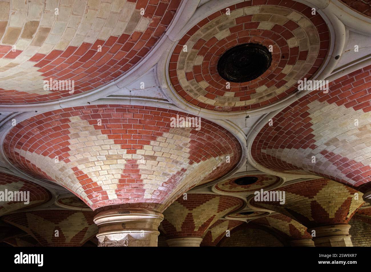 Crystal Palace Subway von Charles Barry Jr. Wurde 1865 eröffnet, um Zugang zum Crystal Palace zu erhalten. Ein großes Restaurierungsprojekt wurde 2024 abgeschlossen. Stockfoto Crystal Palace Subway von Charles Barry Jr. Wurde 1865 eröffnet, um Zugang zum Crystal Palace zu erhalten. Ein großes Restaurierungsprojekt wurde 2024 abgeschlossen. Stockfoto