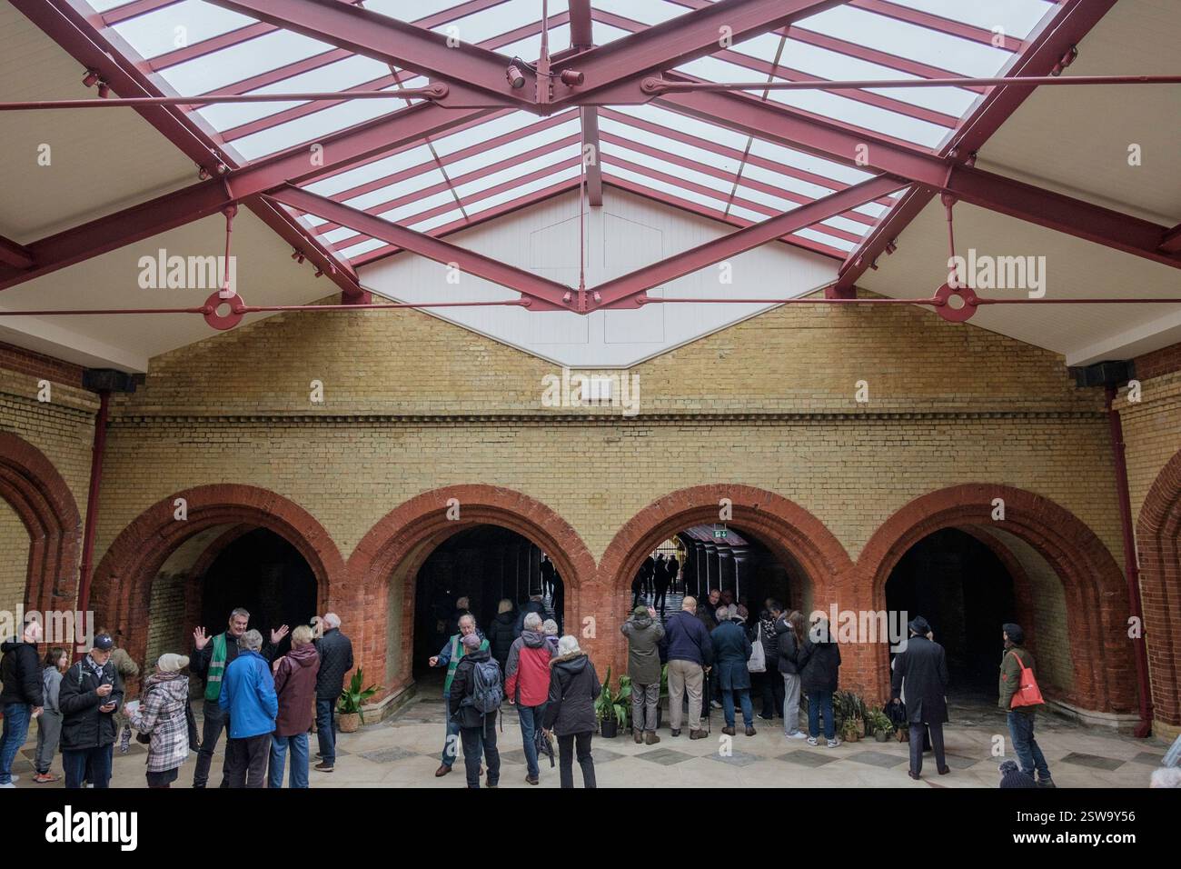 Crystal Palace Subway von Charles Barry Jr. Wurde 1865 eröffnet, um Zugang zum Crystal Palace zu erhalten. Ein großes Restaurierungsprojekt wurde 2024 abgeschlossen. Stockfoto Crystal Palace Subway von Charles Barry Jr. Wurde 1865 eröffnet, um Zugang zum Crystal Palace zu erhalten. Ein großes Restaurierungsprojekt wurde 2024 abgeschlossen. Stockfoto