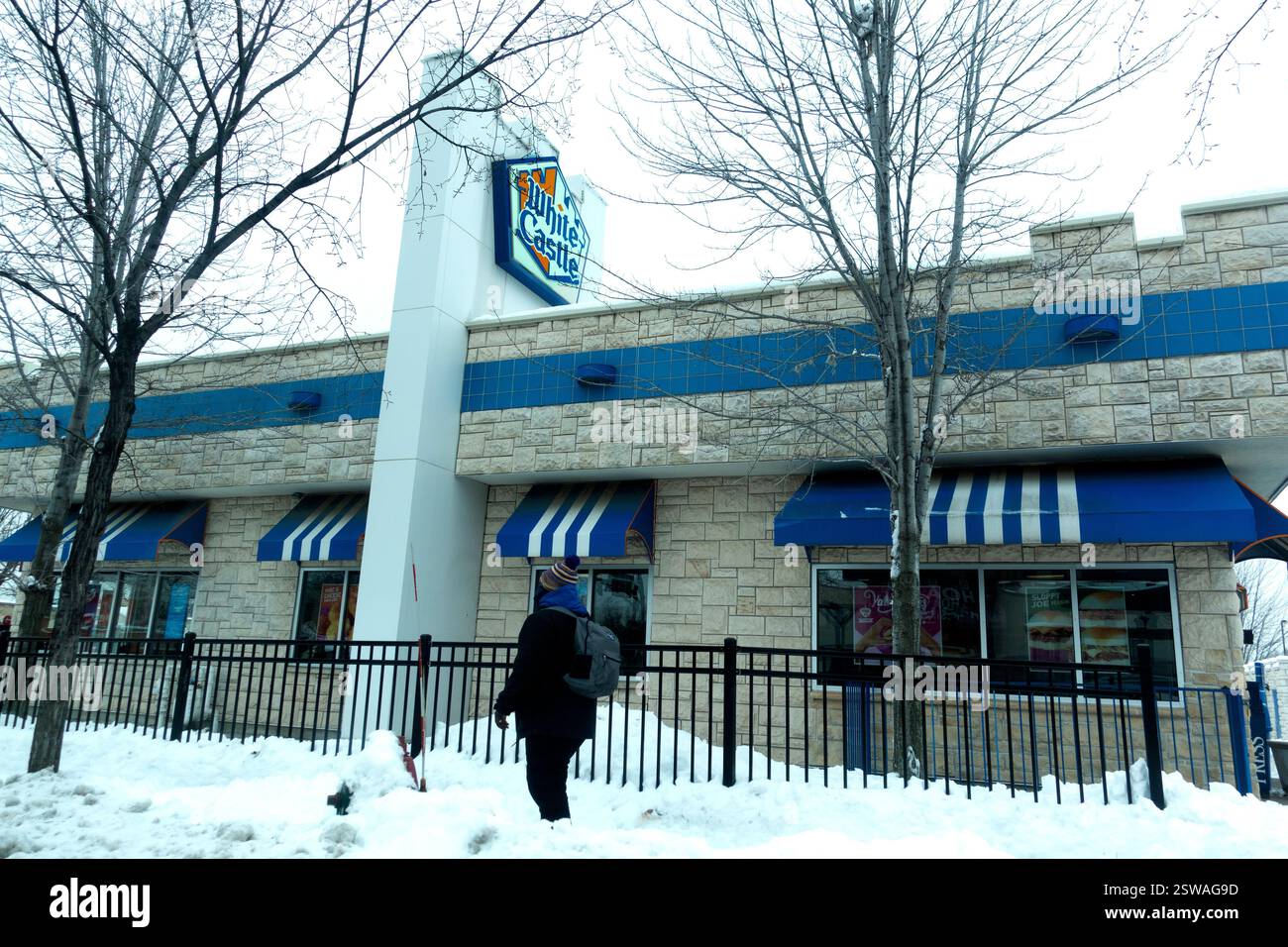 White Castle Restaurant Gebäude mitten im Winter umgeben von Schnee. St. Paul Minnesota MN USA Stockfoto