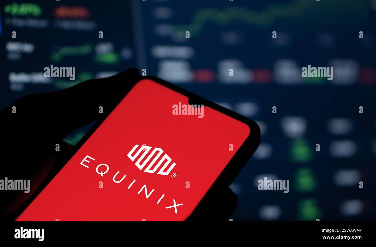 Dhaka, Bangladesch- 15. Oktober 2024: Das Equinix-Logo wird auf dem Smartphone angezeigt. Equi nix Inc. Ist ein US-amerikanisches multinationales Unternehmen. Stockfoto