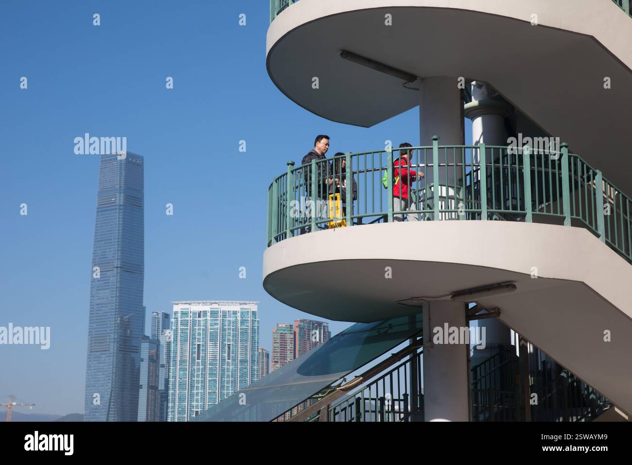 Zentrale Ferry Pier Link Building Stockfoto