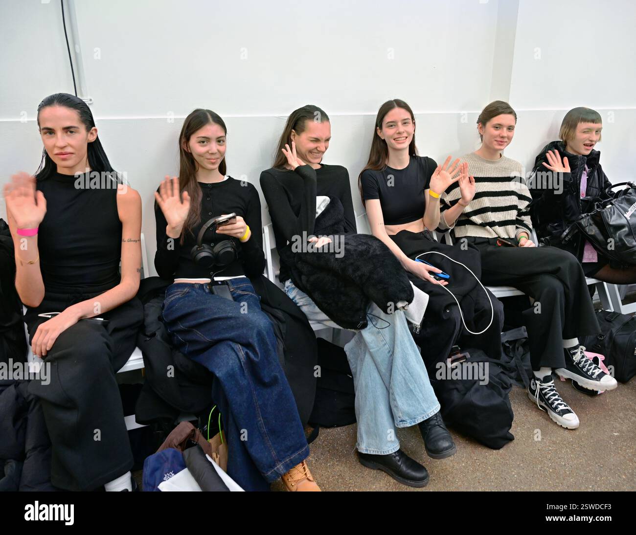 LONDON, ENGLAND: 20. Februar 2025: Backstage auf dem Fashion Hong Kong Runway & After Party AW25 in den Protein Studios, London, England. (Foto von 李世惠/siehe Li/Picture Capital) Stockfoto