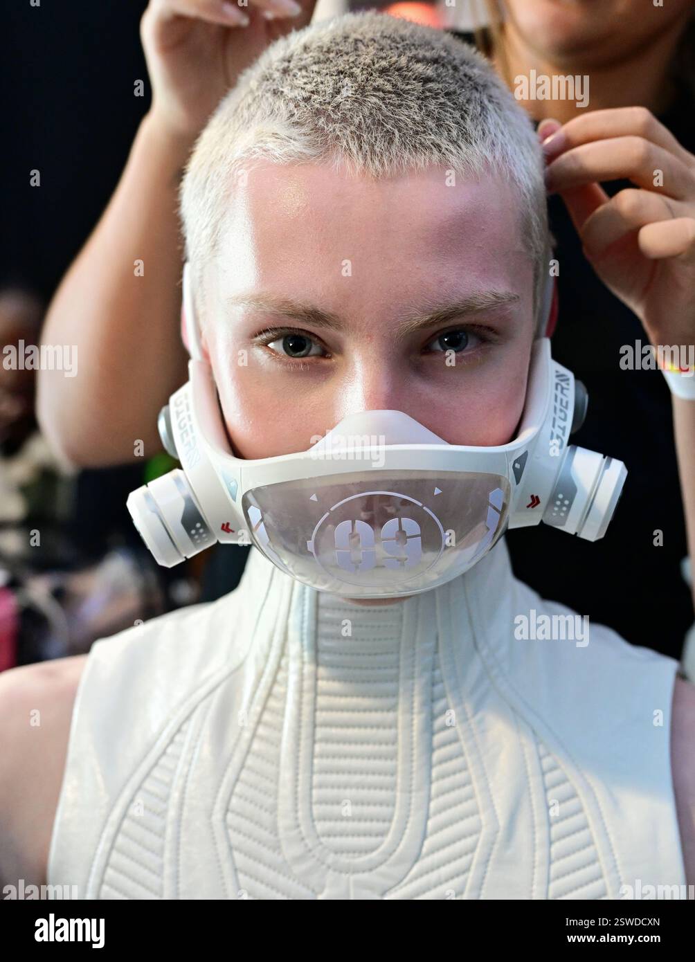 LONDON, ENGLAND: 20. Februar 2025: Backstage auf dem Fashion Hong Kong Runway & After Party AW25 in den Protein Studios, London, England. (Foto von 李世惠/siehe Li/Picture Capital) Stockfoto