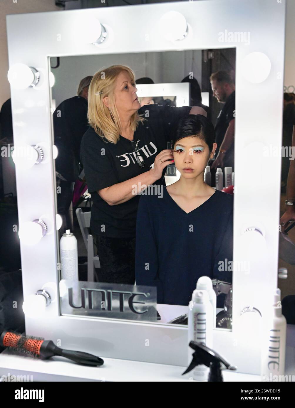 LONDON, ENGLAND: 20. Februar 2025: Backstage auf dem Fashion Hong Kong Runway & After Party AW25 in den Protein Studios, London, England. (Foto von 李世惠/siehe Li/Picture Capital) Stockfoto