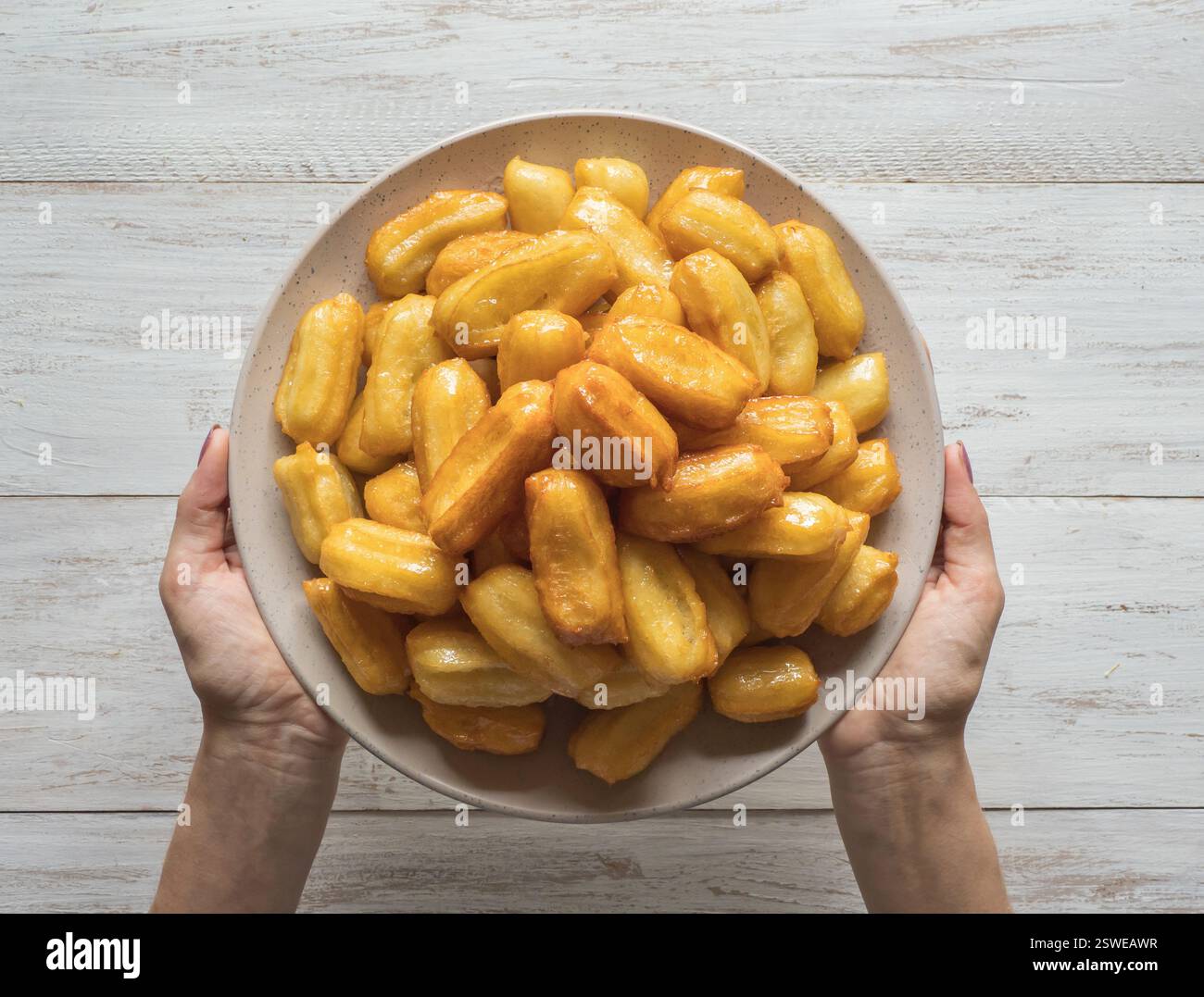 Tulumba Tatlisi: Traditionelle türkische Desserts Tulumba. Arabische Süßigkeiten feiern Eid Ramadan. Stockfoto