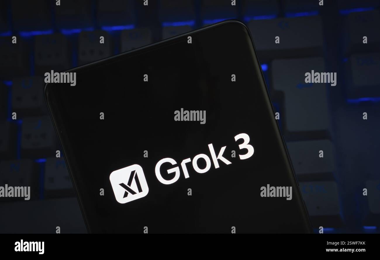 Dhaka, Bangladesch- 16. Februar 2025: Das GROK 3-Logo ist auf einem Smartphone zu sehen Stockfoto