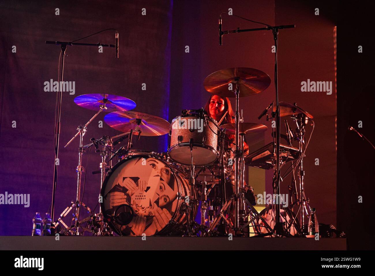 Audrey Tait, Franz Ferdinand Schlagzeuger bei einem Konzert in Mailand Stockfoto