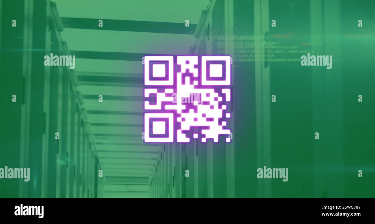 Bild des qr-Codes und der Datenverarbeitung über dem Serverraum Stockfoto