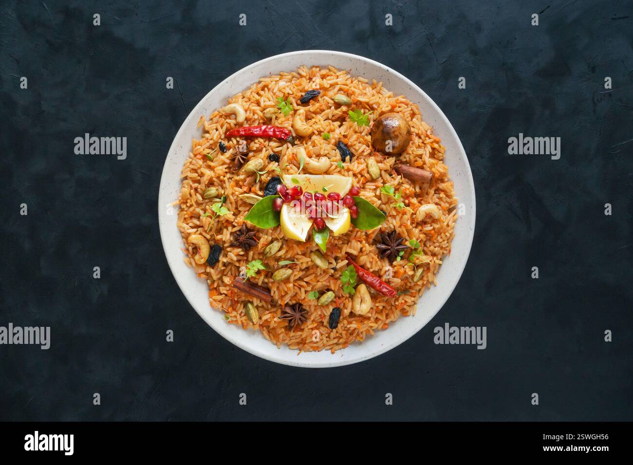 Vegetarisches Hyderabadi Dum Biryani. Ramadan Essen. Stockfoto