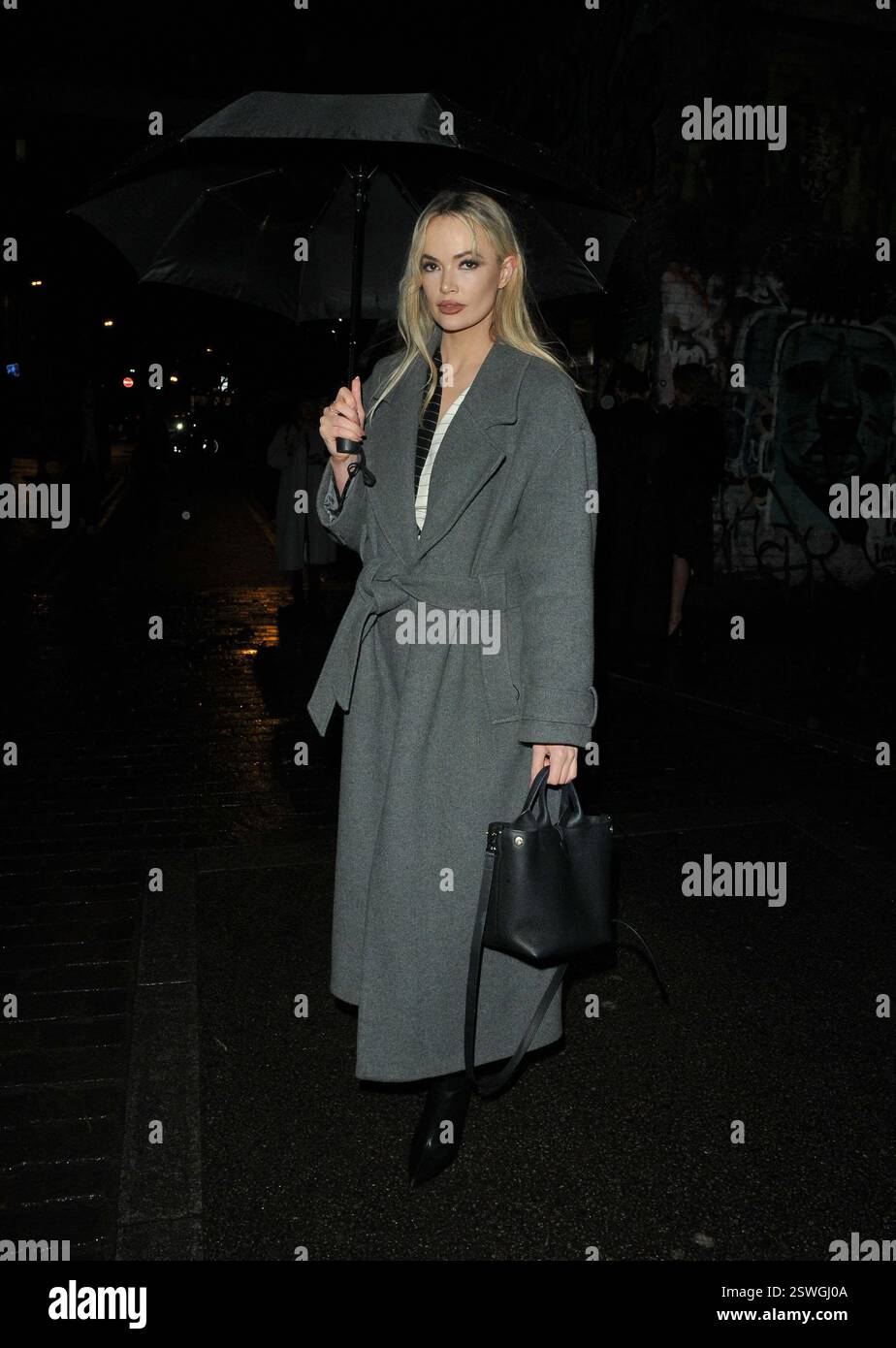 London, Großbritannien. Februar 2025. Charli Fisher auf der LFW A/W 2025 Fashion Hong Kong Catwalk Show, Protein Studios, New Inn Yard, am Donnerstag, den 20. Februar 2025 in London, England, Großbritannien. CAP/CAN © CAN/Capital Pictures Credit: Capital Pictures/Alamy Live News Stockfoto