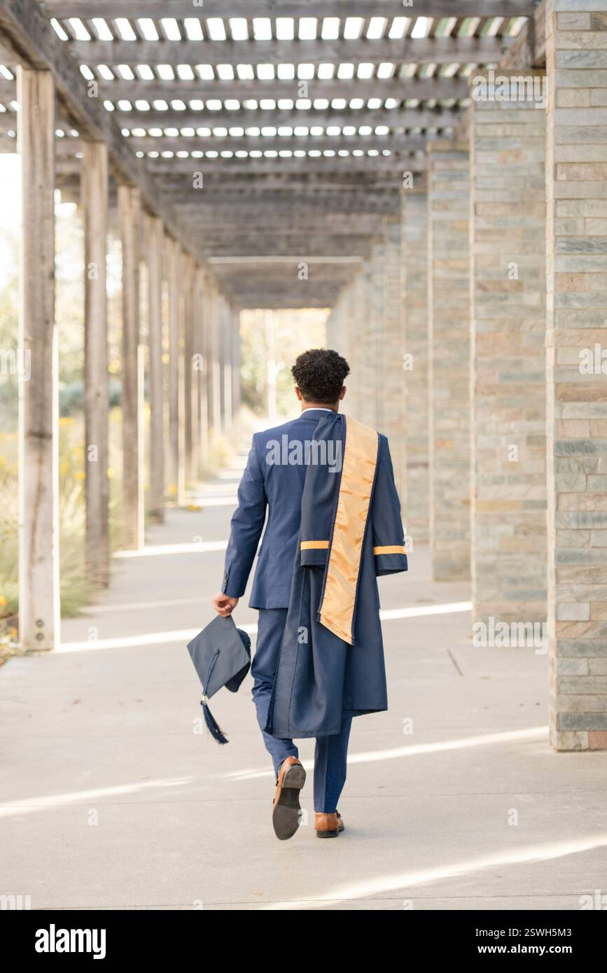 Mit Zuversicht in die Zukunft gehen Stockfoto