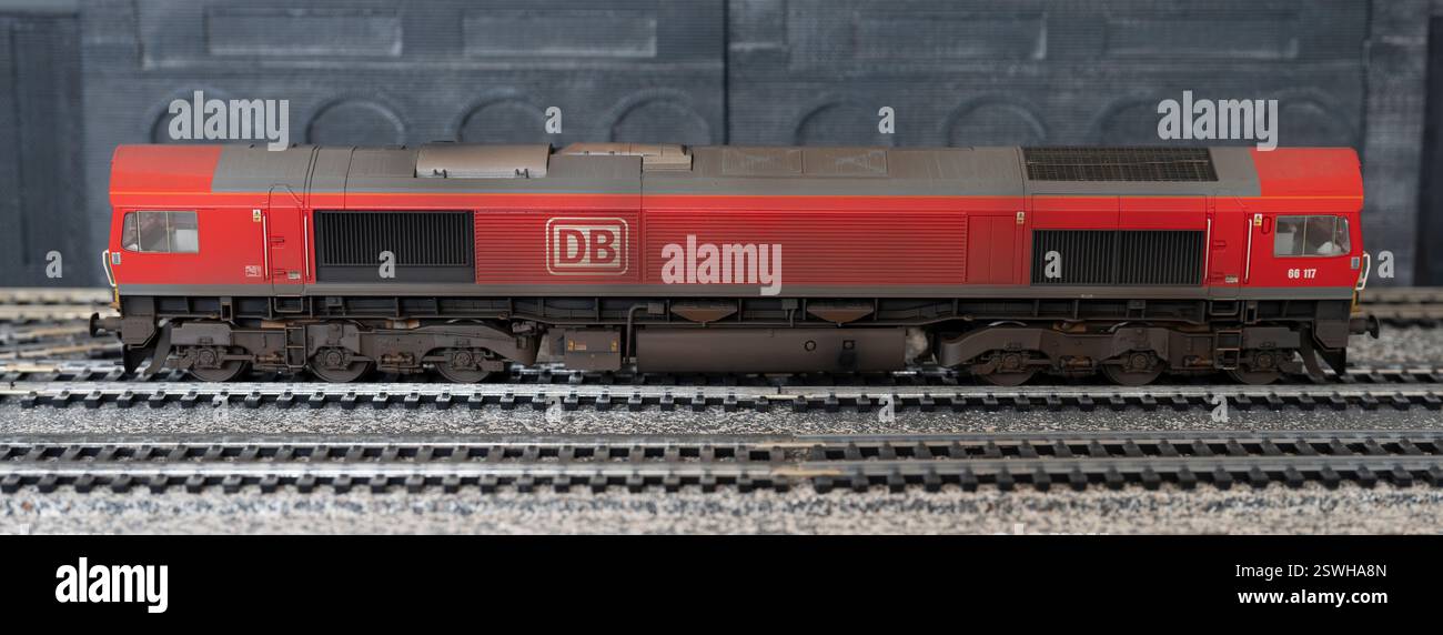 Diesellokomotive der Baureihe 66 in DB-Lackierung, Modell im Maßstab 00, verwittert Stockfoto