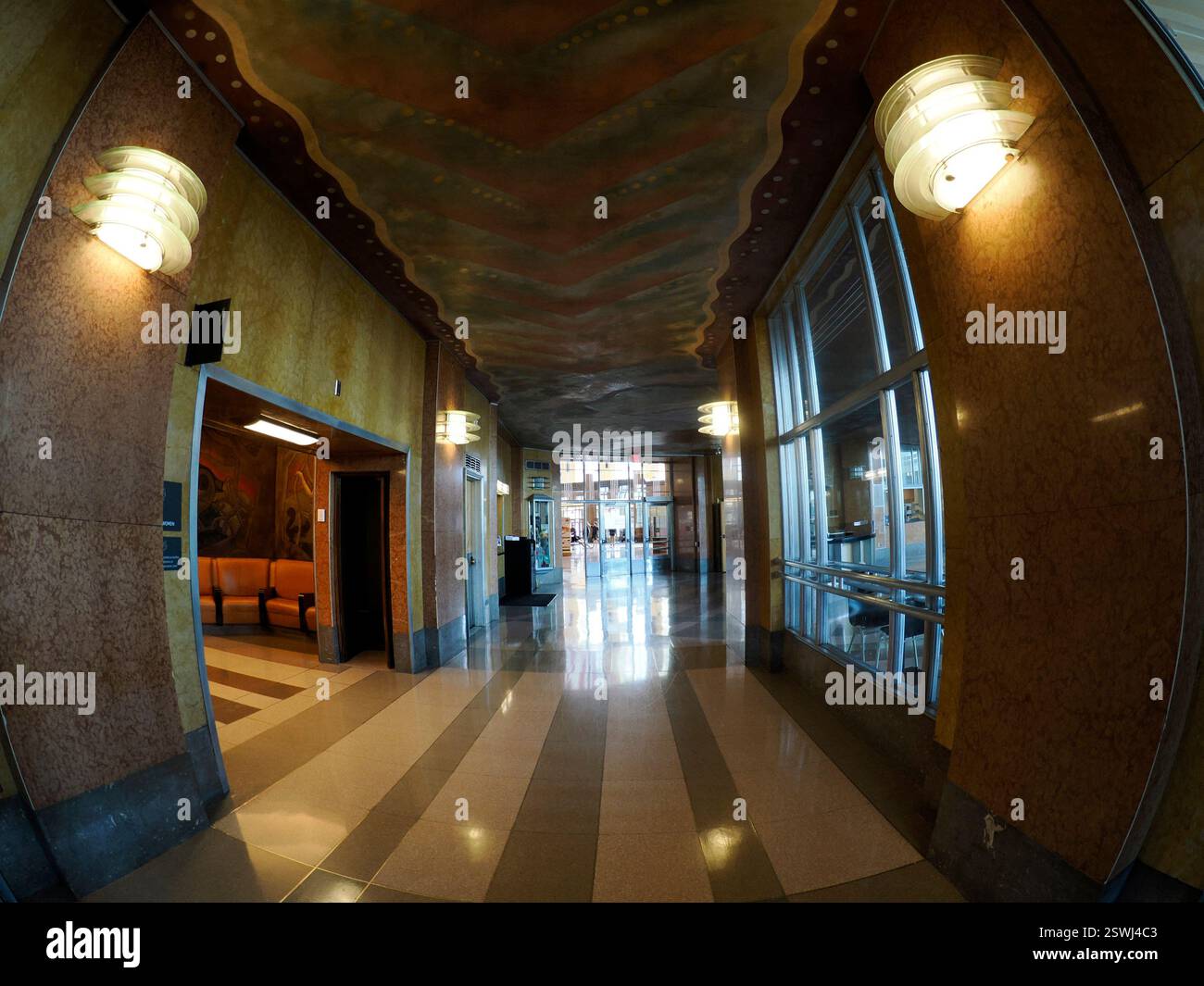 CINCINNATI, USA - 6. SEPTEMBER 2024 - Innenansicht des historischen Bahnhofs von Cincinnati Stockfoto