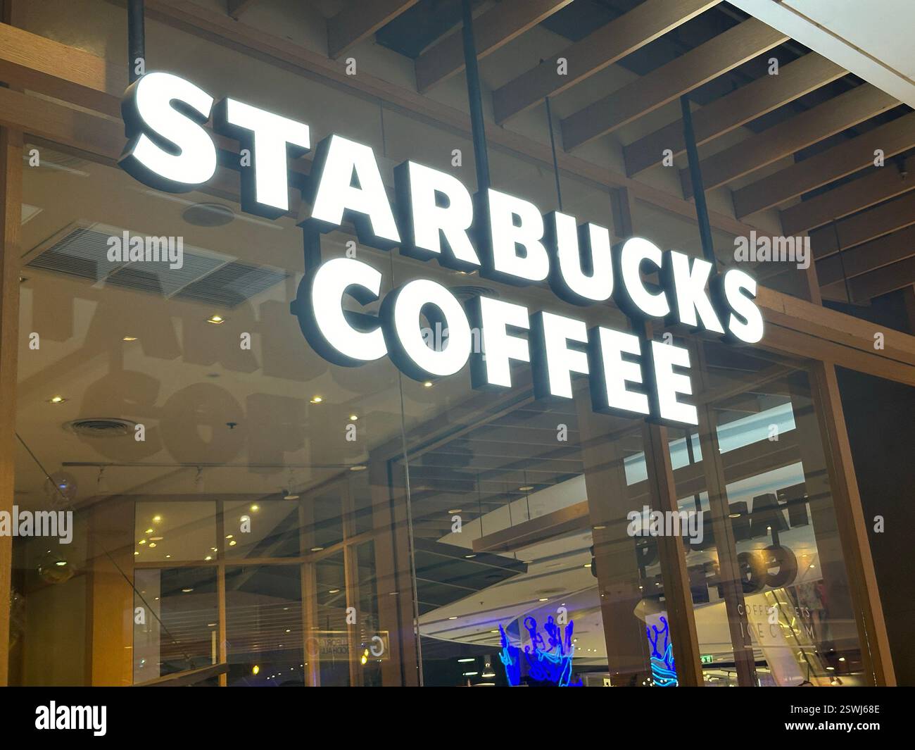 Hua hin, Thailand - 27. Januar 2024: Starbucks Coffee Shop. Stockfoto