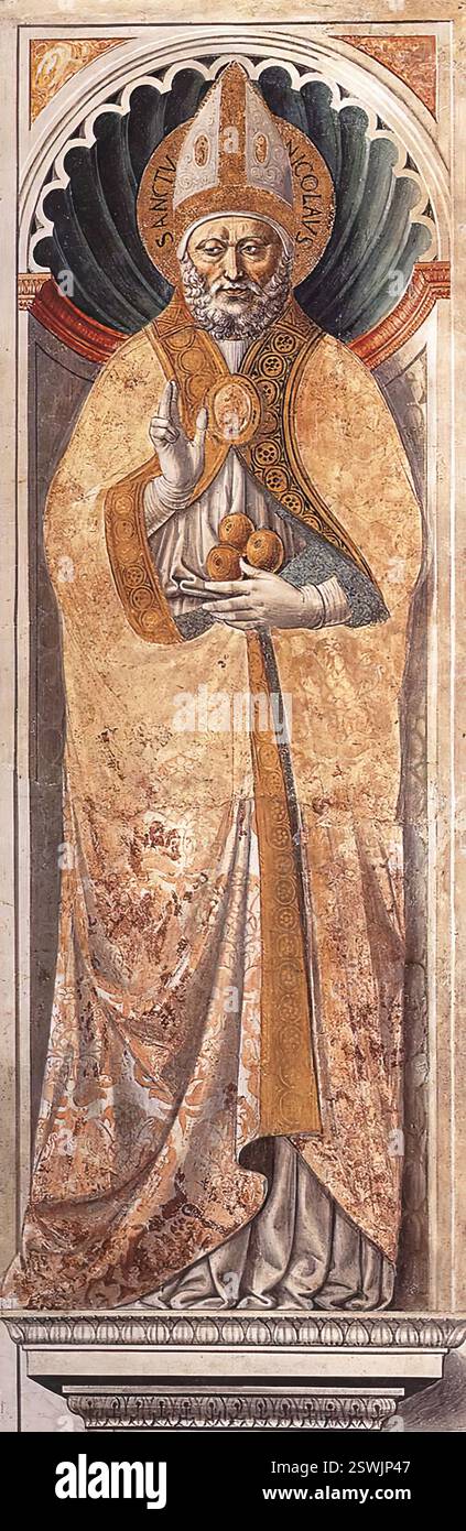 GOZZOLI, Benozzo (* ca. 1420, Firenze, d. 1497, Pistoia) St. Nikolaus von Bari (an der Säule) 1464-65 Fresko Apsidal Kapelle, Sant’Agostino, San Gimignano St. Nikolaus war Bischof von Myra in Lycia (heute in der Türkei), weshalb er auch als Nikolaus von Myra bekannt ist und um 350 starb. Seine Reliquien wurden 1087 von Piraten aus Myra gestohlen und nach Bari gebracht, was den offiziellen Namen des heiligen erklärt. Er hält drei goldene Kugeln in der Hand, die er nach der so genannten Legende der Jungfrauen drei verarmten Mädchen gab, damit sie eine Mitgift bekommen würden, die ihnen passt Stockfoto