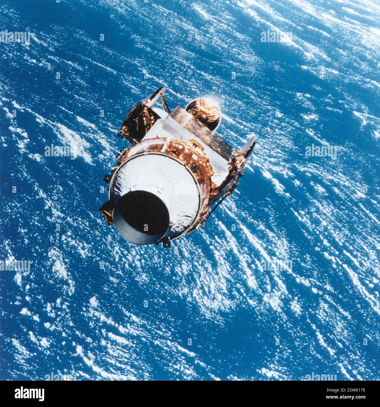 Der Advanced Communications Technology Satellite (ACTS) der NASA wurde kurz nach dem Start von Shuttle Discovery während der Mission STS-51 beobachtet. Stockfoto