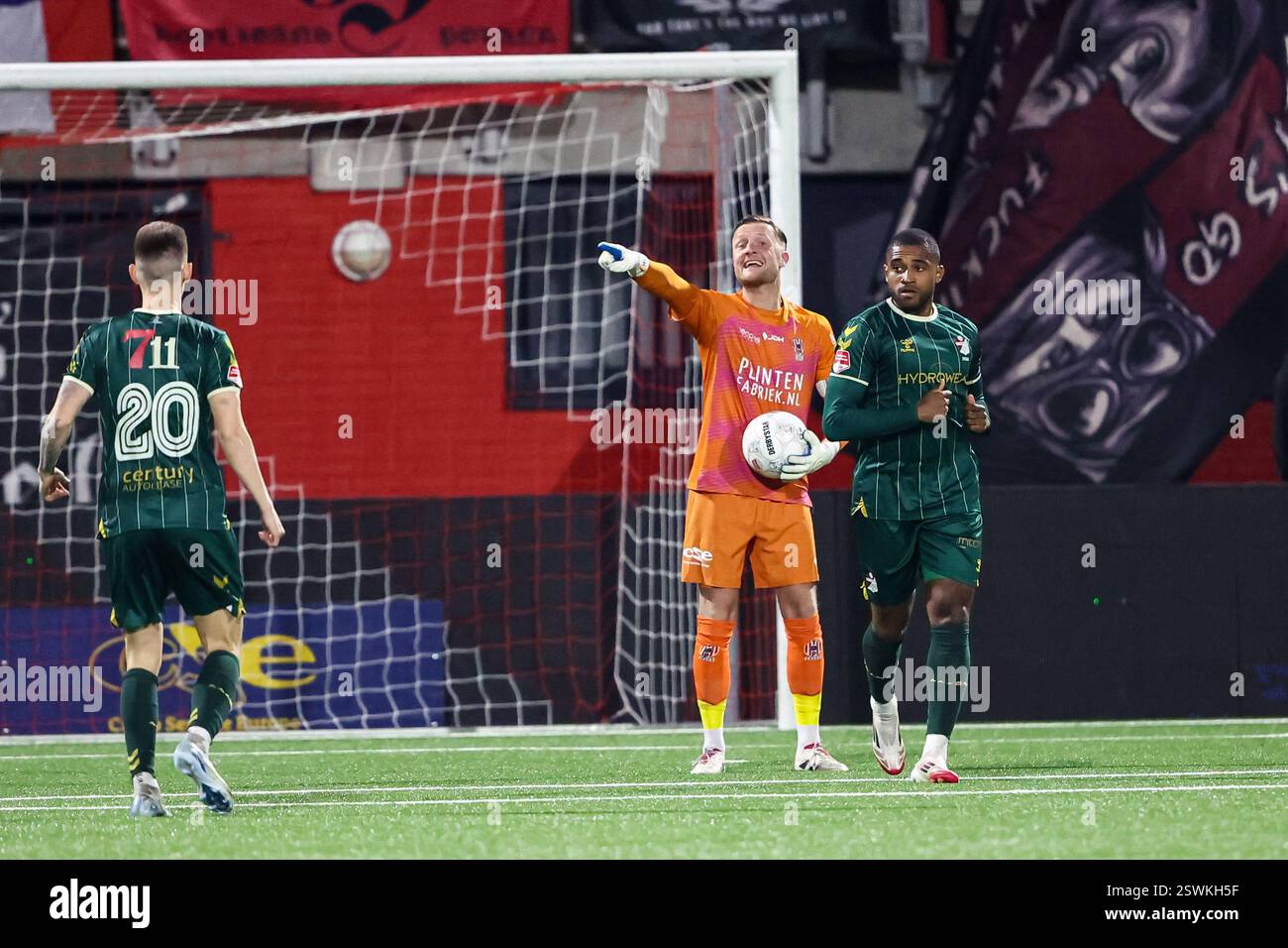 Oss, Niederlande. Februar 2025. OSS, 21.02.2025, Frans Heesen Stadium, niederländischer Fußball Keuken Kampioen Divisie Saison 2024/2025, Spiel zwischen TOP Oss - FC Emmen, TOP OSS Keeper Mike Havekotte während des Spiels TOP Oss - Emmen Credit: Pro Shots/Alamy Live News Stockfoto