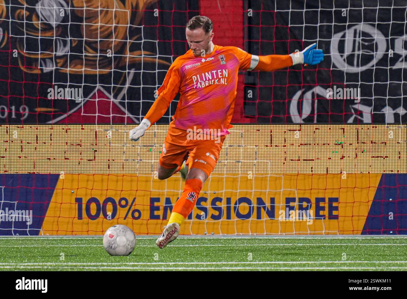 Oss, Niederlande. Februar 2025. OSS, NIEDERLANDE - 21. FEBRUAR: Torhüter Mike Havekotte beim niederländischen Keuken Kampioen Divisie Spiel zwischen TOP Oss und FC Emmen im Frans Heesen Stadion am 21. Februar 2025 in Oss, Niederlande. (Foto von Gabriel Calvino Alonso/Orange Pictures) Credit: Orange Pics BV/Alamy Live News Stockfoto
