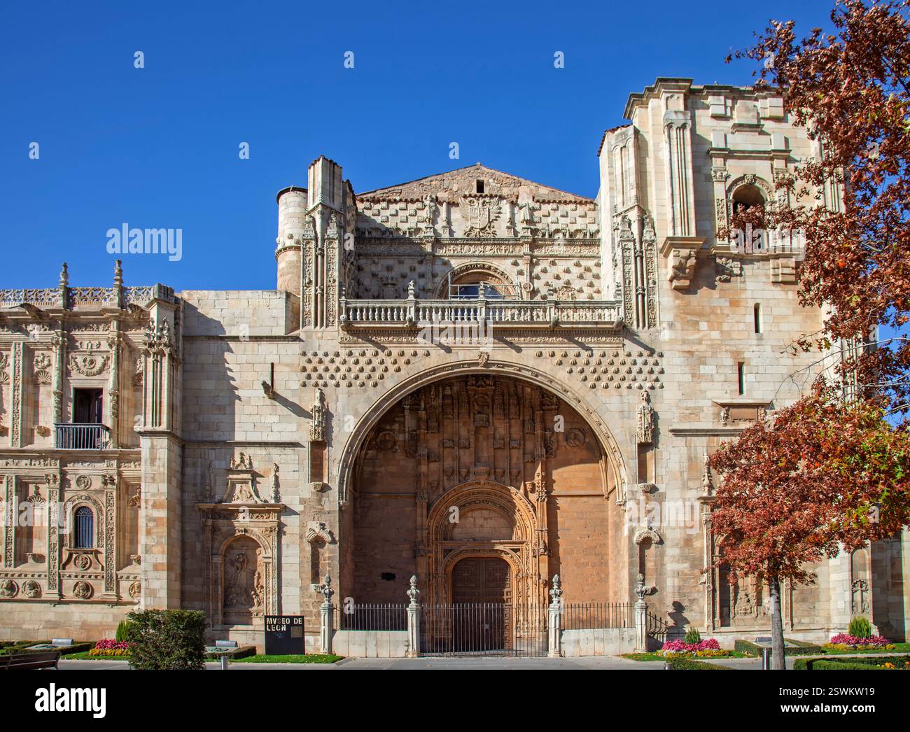 Die platereske Fassade des Convento de San Marcos aus dem 16. Jahrhundert ist heute das luxuriöse Parador Hotel und die Restaurants Leon Castile und Leon Spain Stockfoto