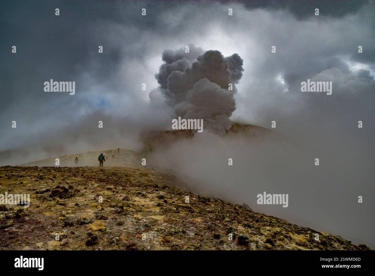 Besuchen Sie den Vulkan Ätna über dem Gipfel Stockfoto