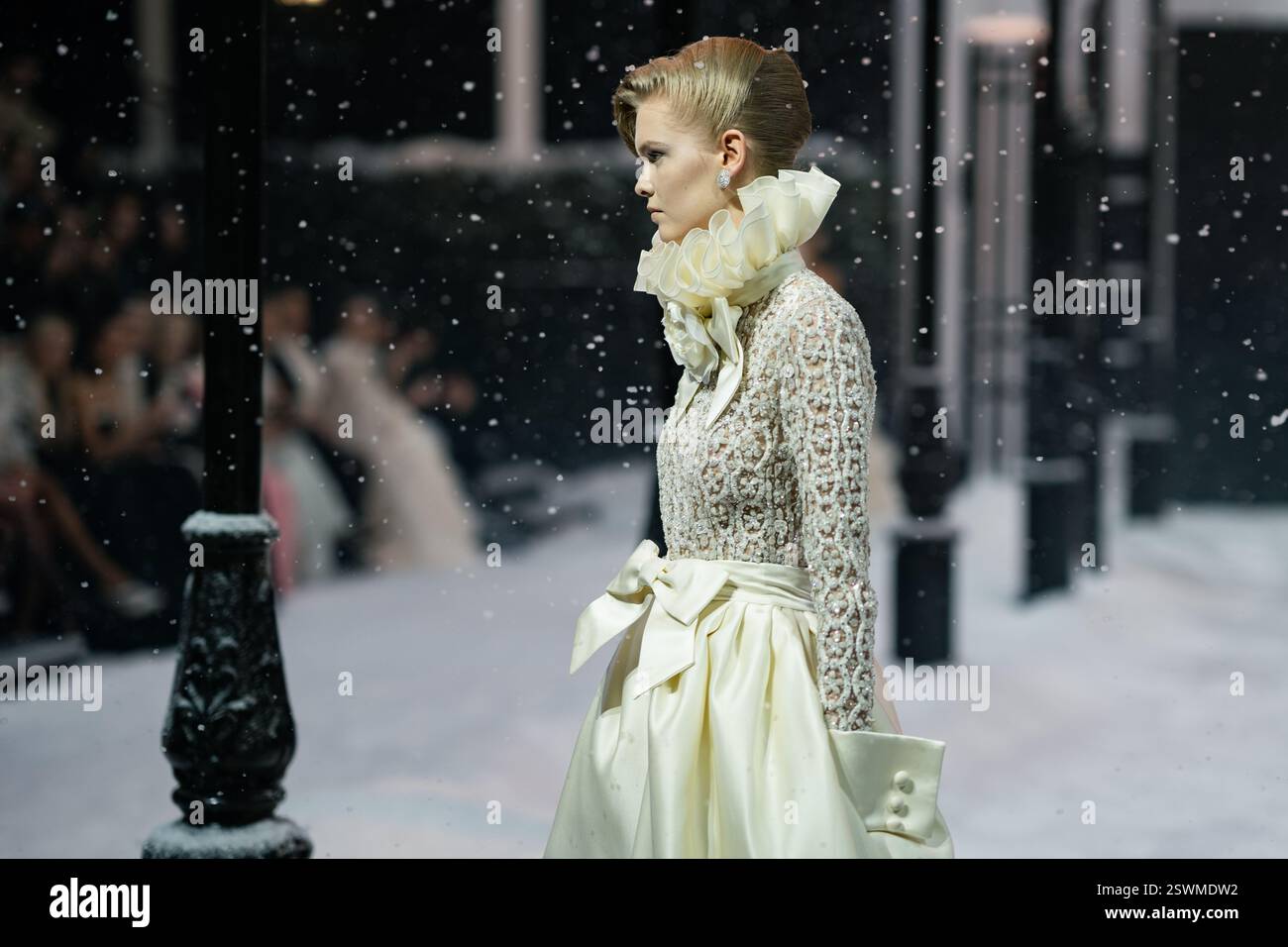 LONDON, ENGLAND - 21. FEBRUAR: Model während der Richard Quinn Show während der London Fashion Week Februar 2025 in der Lindley Hall am 21. Februar 2025 in London. (Foto: Lounisphotography / Alamy News Stockfoto