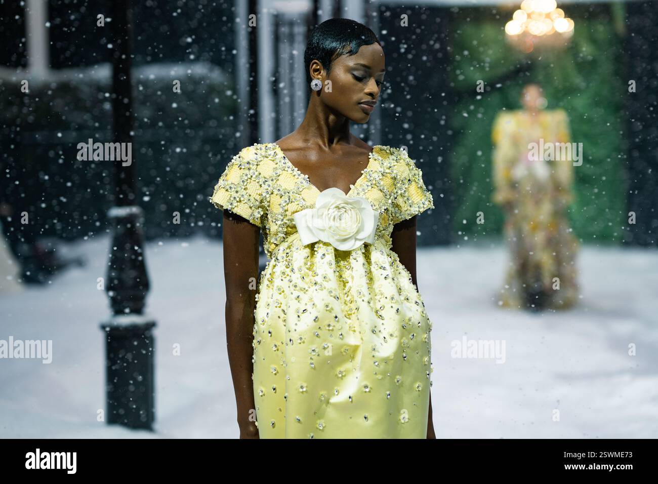 LONDON, ENGLAND - 21. FEBRUAR: Model während der Richard Quinn Show während der London Fashion Week Februar 2025 in der Lindley Hall am 21. Februar 2025 in London. (Foto: Lounisphotography / Alamy News Stockfoto