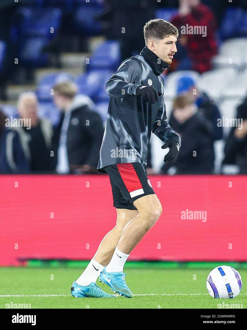 #27, Vitaly Janelt aus Brentford während des Premier League-Spiels zwischen Leicester City und Brentford im King Power Stadium, Leicester am Freitag, den 21. Februar 2025. (Foto: Stuart Leggett | MI News) Credit: MI News & Sport /Alamy Live News Stockfoto