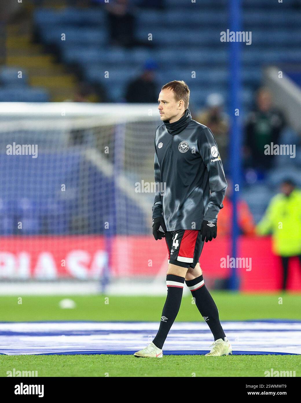#24, Mikkel Damsgaard aus Brentford während des Premier League-Spiels zwischen Leicester City und Brentford im King Power Stadium, Leicester am Freitag, den 21. Februar 2025. (Foto: Stuart Leggett | MI News) Credit: MI News & Sport /Alamy Live News Stockfoto