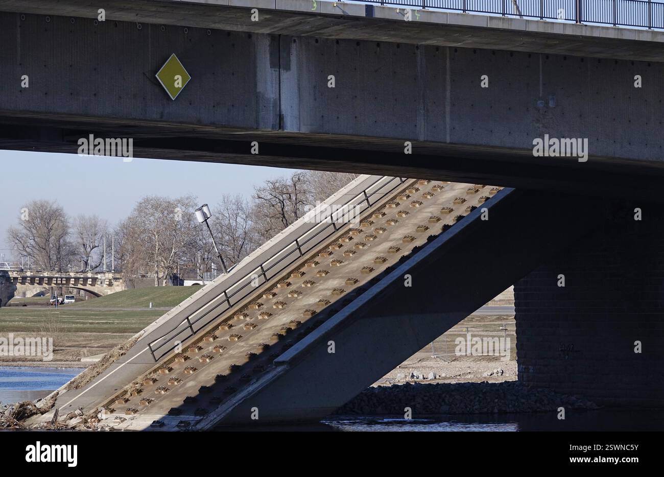 Teilweise eingestürzte Carola-Brücke, Februar 2025, Dresden, Sachsen, Deutschland Europa Stockfoto