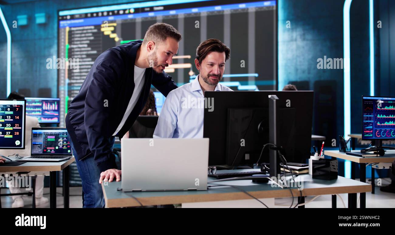 Organisieren von Meetings und Nachverfolgen des Fortschritts mit Software-Tools für die Geschäftsplanung Stockfoto