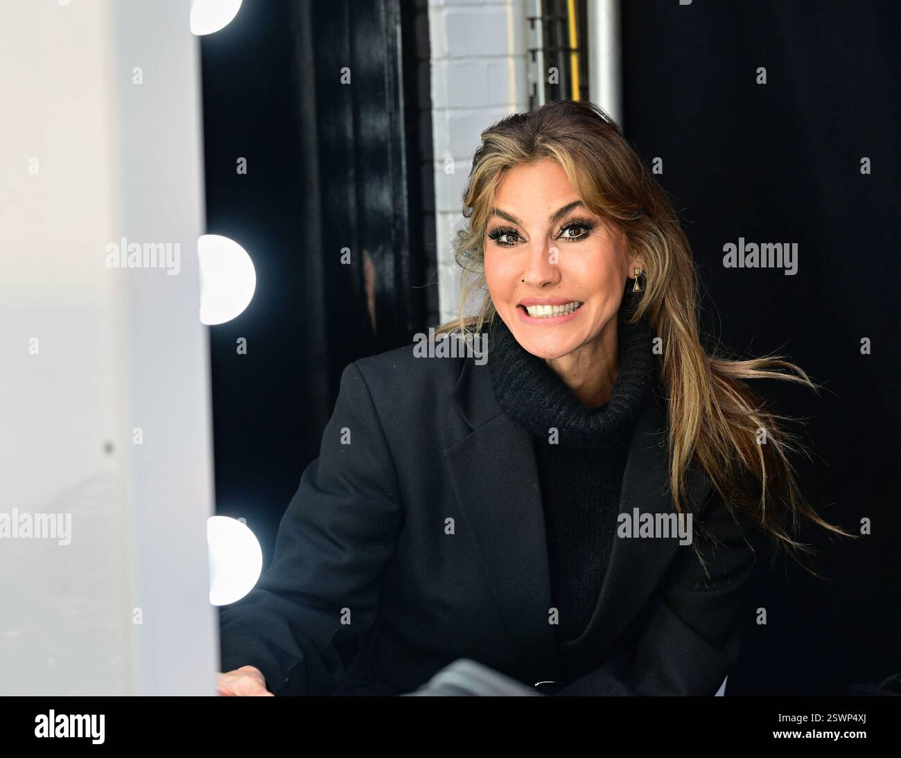 LONDON, GROSSBRITANNIEN. Februar 2025. Cagla Sikel ist eine türkische Schauspielerin bei Infdark Disigner aus Taiwan, die ab 2011 Showcases bei Fashion Scout LFW 2025 - LFW AW25 in den Protein Studios in London, England begann. (Foto von 李世惠/siehe Li/Picture Capital) Credit: Siehe Li/Picture Capital/Alamy Live News Stockfoto