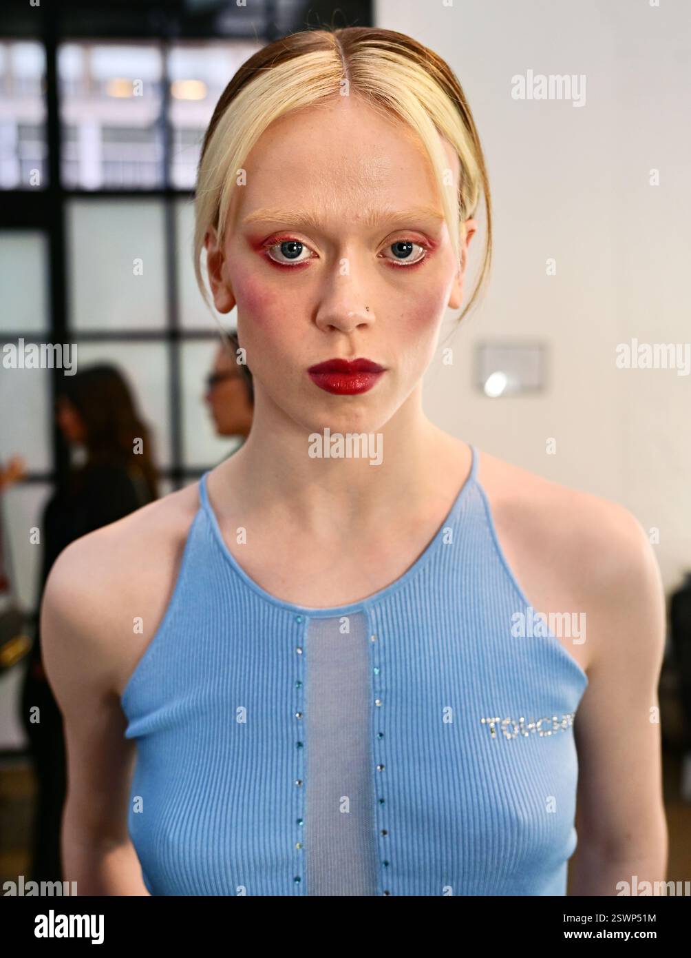 LONDON, GROSSBRITANNIEN. Februar 2025. Cagla Sikel ist eine türkische Schauspielerin bei Infdark Disigner aus Taiwan, die ab 2011 Showcases bei Fashion Scout LFW 2025 - LFW AW25 in den Protein Studios in London, England begann. (Foto von 李世惠/siehe Li/Picture Capital) Credit: Siehe Li/Picture Capital/Alamy Live News Stockfoto