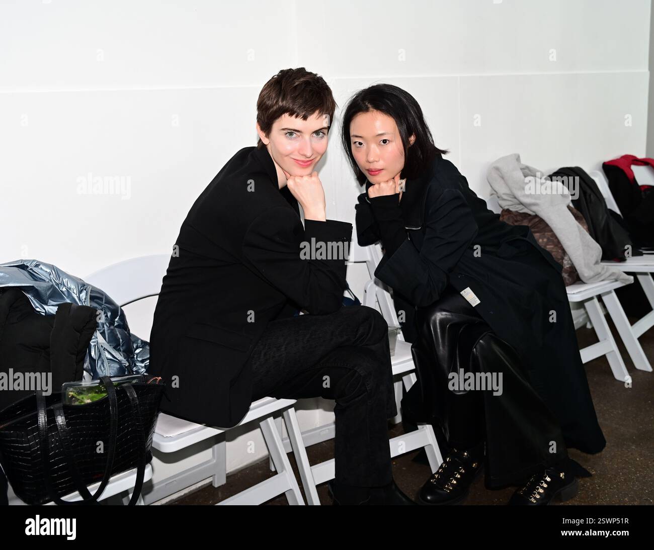 LONDON, GROSSBRITANNIEN. Februar 2025. Cagla Sikel ist eine türkische Schauspielerin bei Infdark Disigner aus Taiwan, die ab 2011 Showcases bei Fashion Scout LFW 2025 - LFW AW25 in den Protein Studios in London, England begann. (Foto von 李世惠/siehe Li/Picture Capital) Credit: Siehe Li/Picture Capital/Alamy Live News Stockfoto