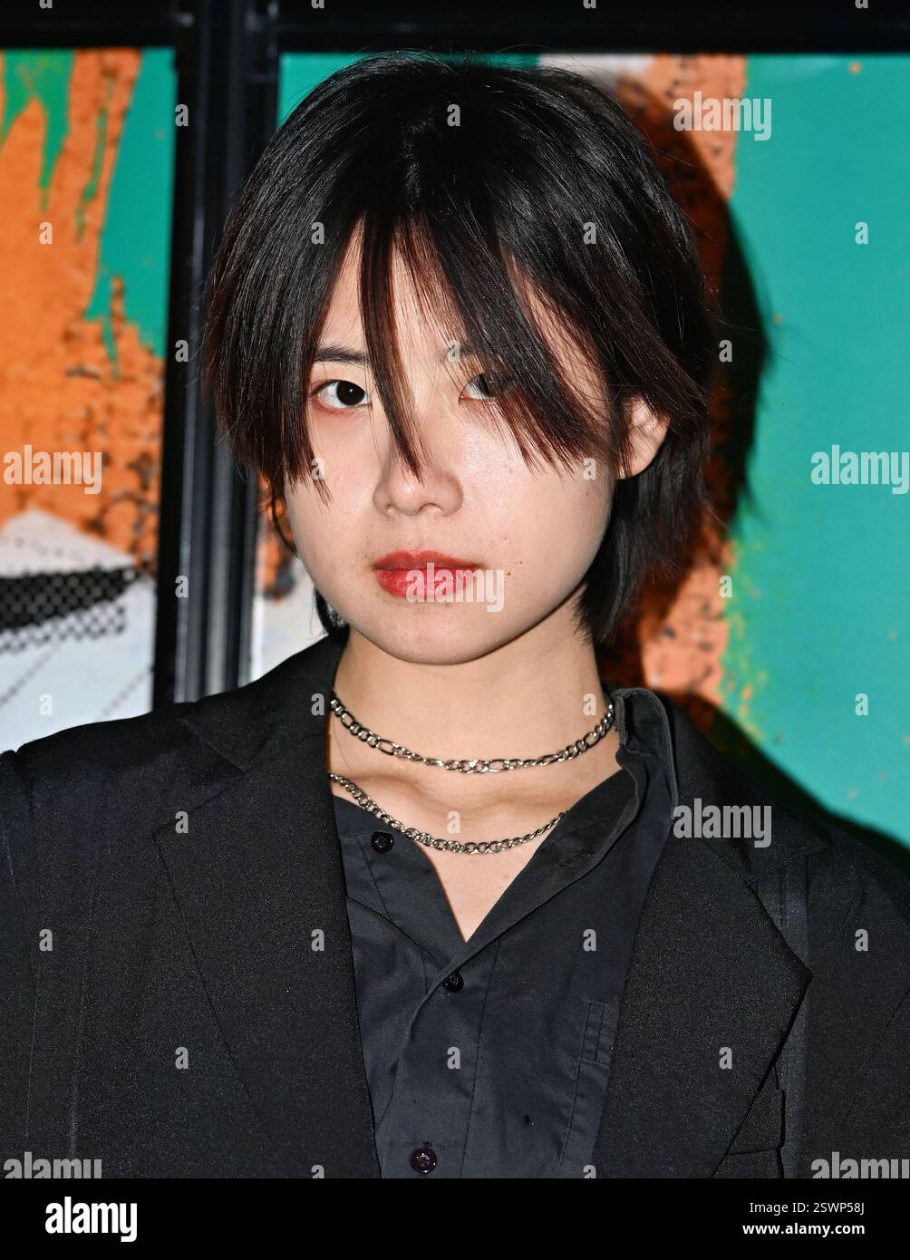 LONDON, GROSSBRITANNIEN. Februar 2025. Backstage bei Infdark Disigner aus Taiwan begann ab 2011 Showcases auf der Fashion Scout LFW 2025 - LFW AW25 in den Protein Studios in London, England. (Foto von 李世惠/siehe Li/Picture Capital) Credit: Siehe Li/Picture Capital/Alamy Live News Stockfoto