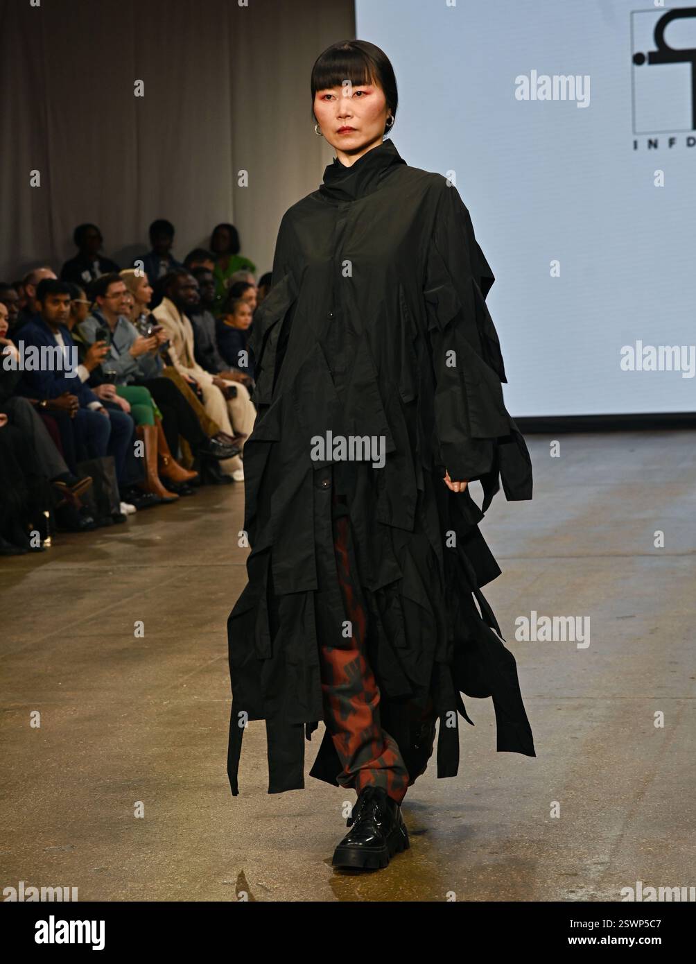 LONDON, GROSSBRITANNIEN. Februar 2025. Infdark Disigner aus Taiwan startete ab 2011 Showcases auf der Fashion Scout LFW 2025 - LFW AW25 in den Protein Studios in London, England. (Foto von 李世惠/siehe Li/Picture Capital) Credit: Siehe Li/Picture Capital/Alamy Live News Stockfoto