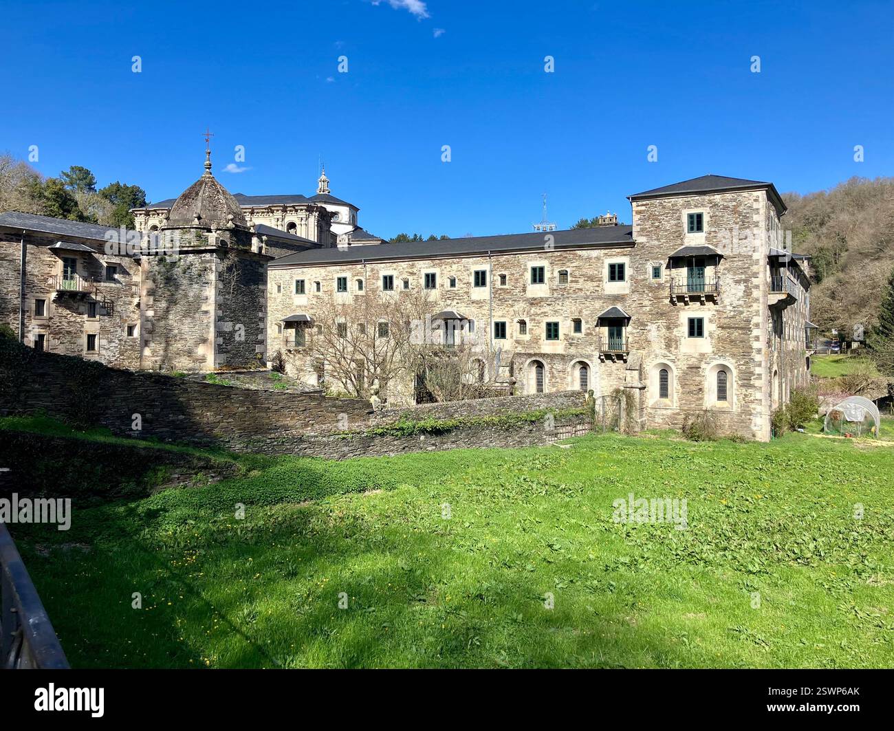 Kloster des Heiligen Julian von Samos, Galicien, Spanien - Smartphone-aufgenommenes Stockfoto