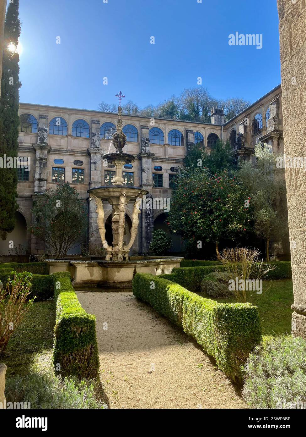 Kloster von Nereids (Claustro de las Nereidas), Kloster Samos, Galicien, Spanien - Smartphone-aufgenommenes Stockfoto