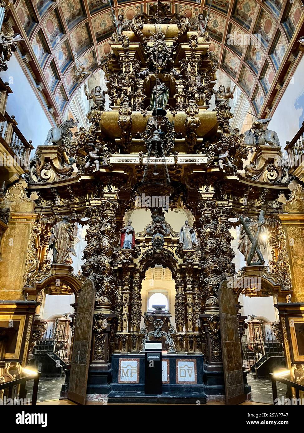 Altarstück, Iglesia de San Martiño Pinario, Santiago de Compostela, Galicien, Spanien - Smartphone-aufgenommenes Stockfoto