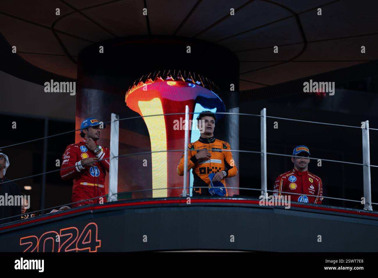 Lando Norris (McLaren), Carlos Sainz und Charles Leclerc (ferrari) auf dem Podium während des Grand Prix von Abu Dhabi 2024 am 8. Dezember Stockfoto