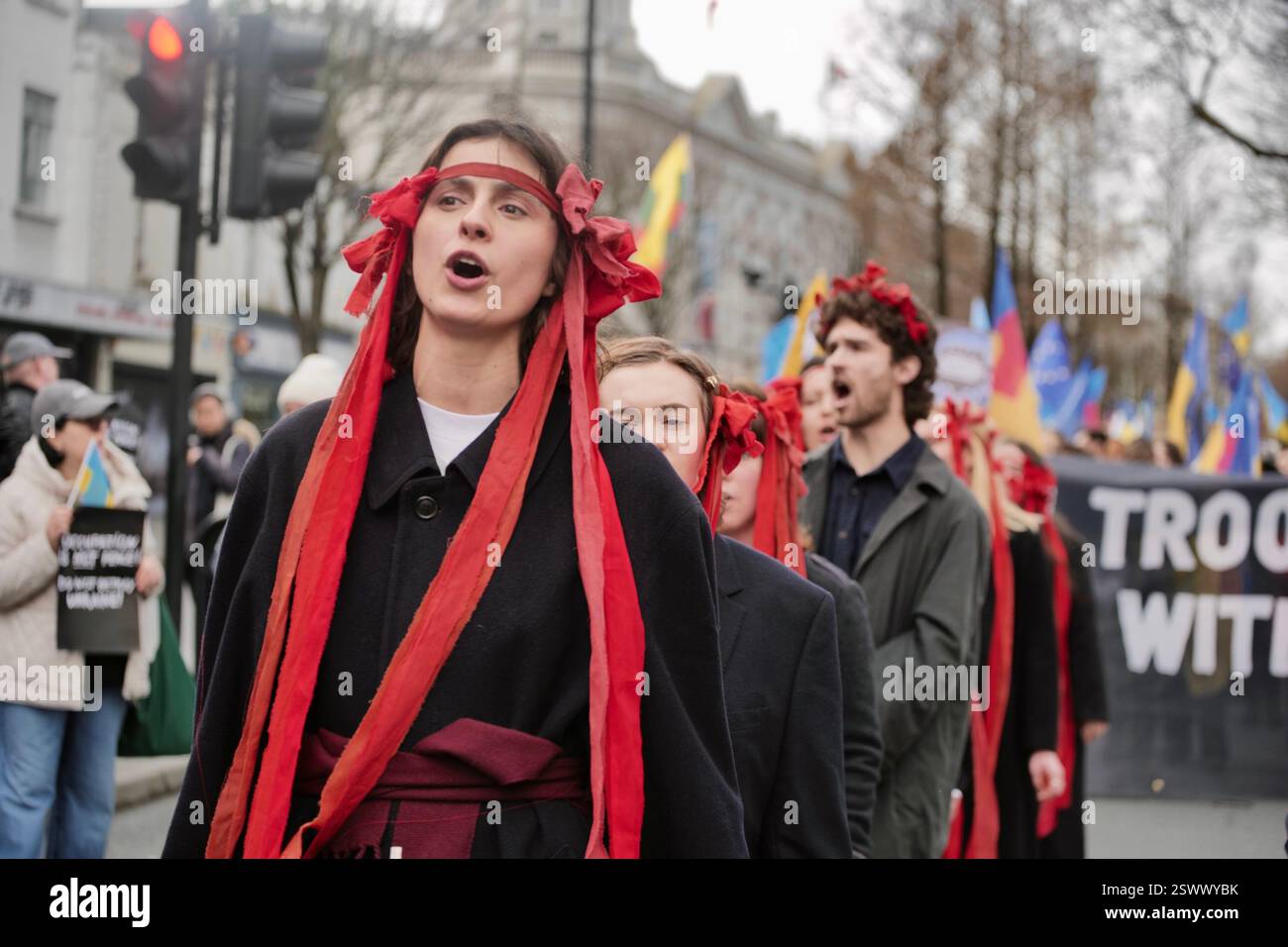 22 FEB 2025 London / UKAS der dritte Jahrestag des Ukraine-Russland-Krieges rückt näher am 24. Februar haben Tausende vor der russischen Botschaft protestiert. Alamy Live News / Aubrey Fagon Stockfoto