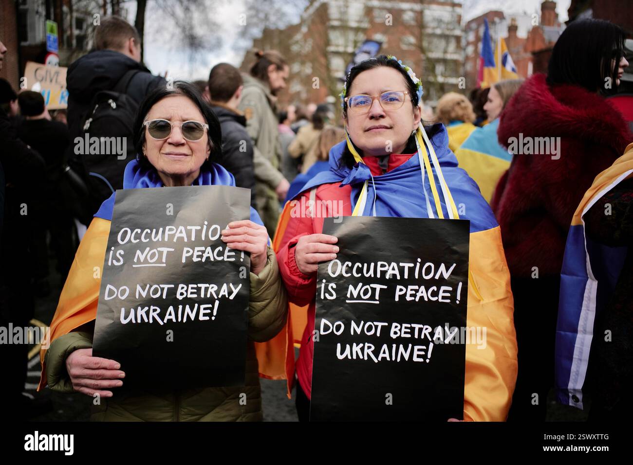 22 FEB 2025 London / UKAS der dritte Jahrestag des Ukraine-Russland-Krieges rückt näher am 24. Februar haben Tausende vor der russischen Botschaft protestiert. Alamy Live News / Aubrey Fagon Stockfoto