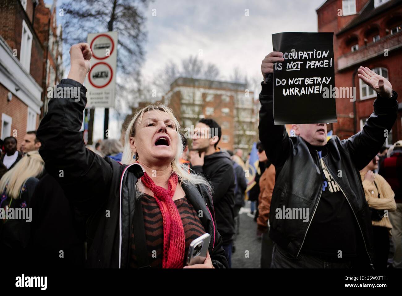 22 FEB 2025 London / UKAS der dritte Jahrestag des Ukraine-Russland-Krieges rückt näher am 24. Februar haben Tausende vor der russischen Botschaft protestiert. Alamy Live News / Aubrey Fagon Stockfoto