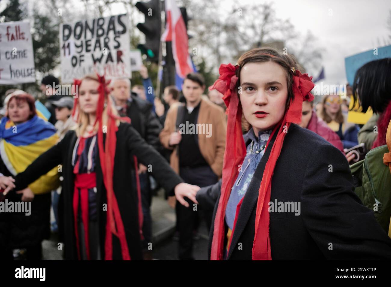 22 FEB 2025 London / UKAS der dritte Jahrestag des Ukraine-Russland-Krieges rückt näher am 24. Februar haben Tausende vor der russischen Botschaft protestiert. Alamy Live News / Aubrey Fagon Stockfoto