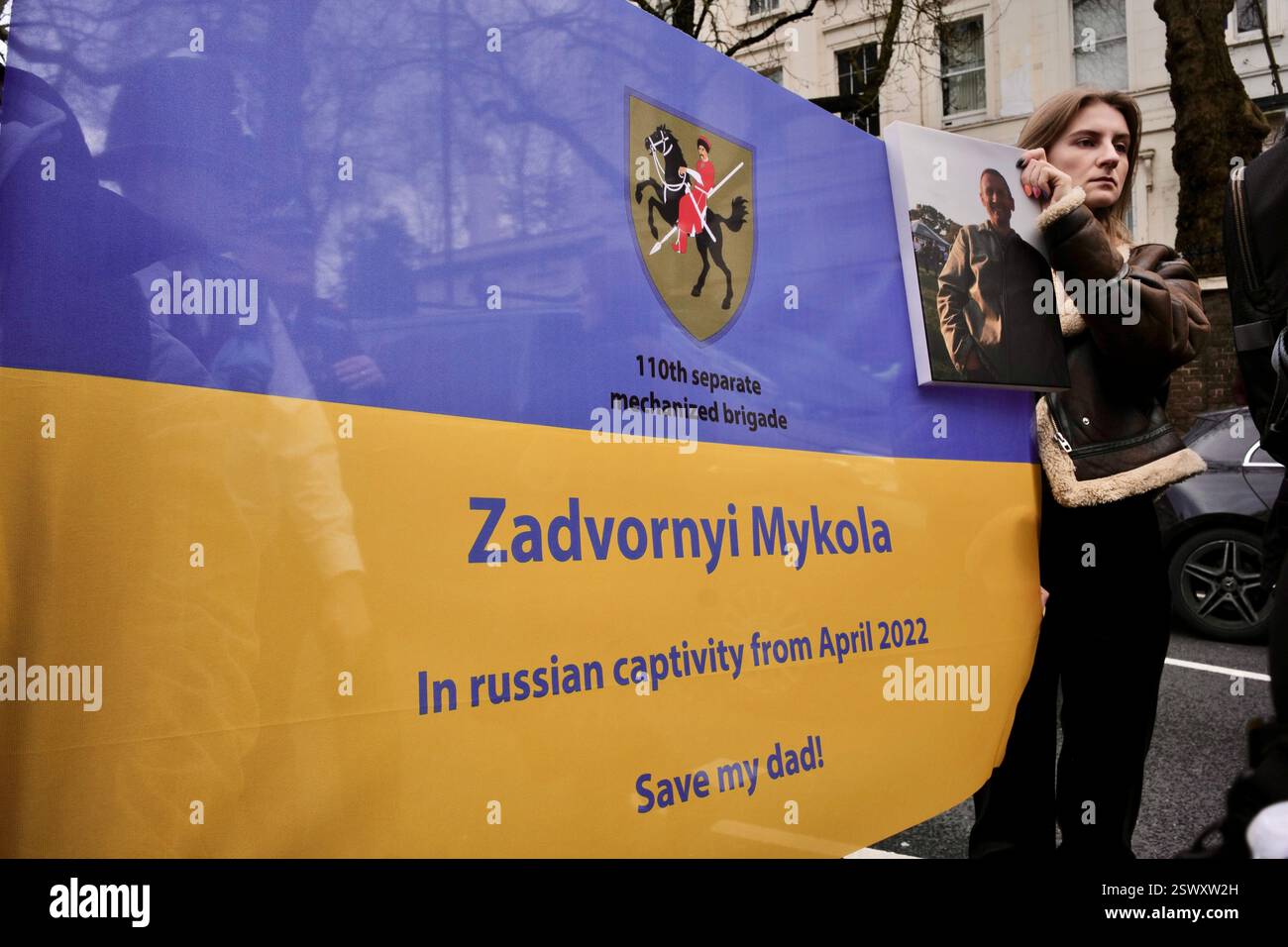 22 FEB 2025 London / UKAS der dritte Jahrestag des Ukraine-Russland-Krieges rückt näher am 24. Februar haben Tausende vor der russischen Botschaft protestiert. Alamy Live News / Aubrey Fagon Stockfoto