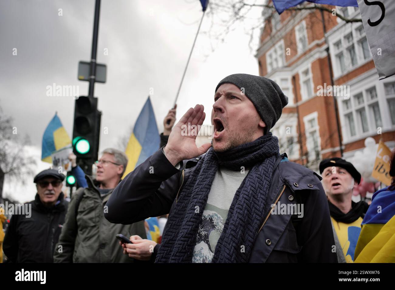 22 FEB 2025 London / UKAS der dritte Jahrestag des Ukraine-Russland-Krieges rückt näher am 24. Februar haben Tausende vor der russischen Botschaft protestiert. Alamy Live News / Aubrey Fagon Stockfoto