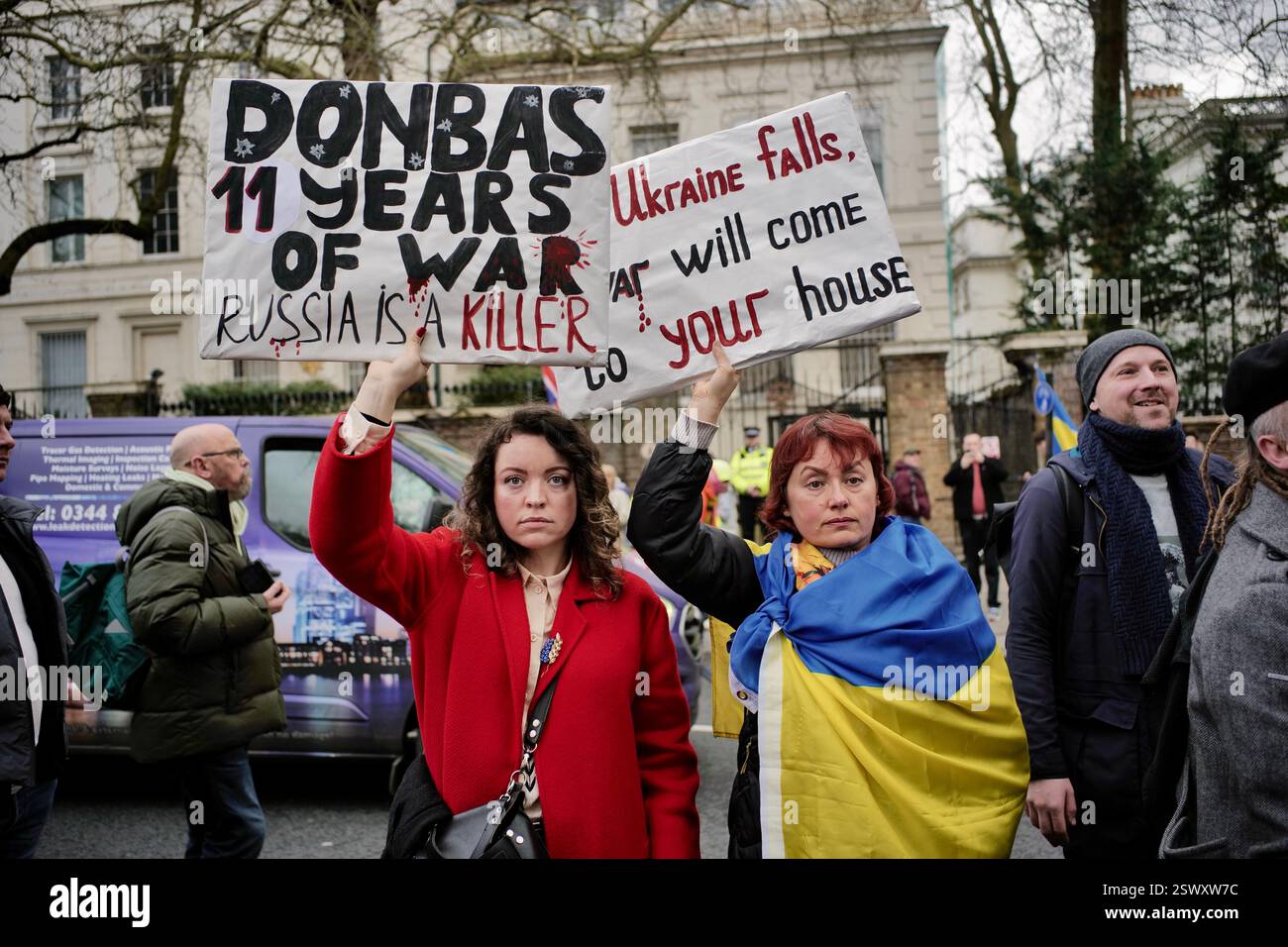 22 FEB 2025 London / UKAS der dritte Jahrestag des Ukraine-Russland-Krieges rückt näher am 24. Februar haben Tausende vor der russischen Botschaft protestiert. Alamy Live News / Aubrey Fagon Stockfoto