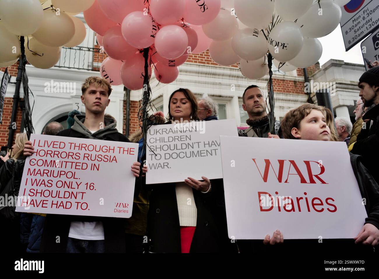 22 FEB 2025 London / UKAS der dritte Jahrestag des Ukraine-Russland-Krieges rückt näher am 24. Februar haben Tausende vor der russischen Botschaft protestiert. Alamy Live News / Aubrey Fagon Stockfoto